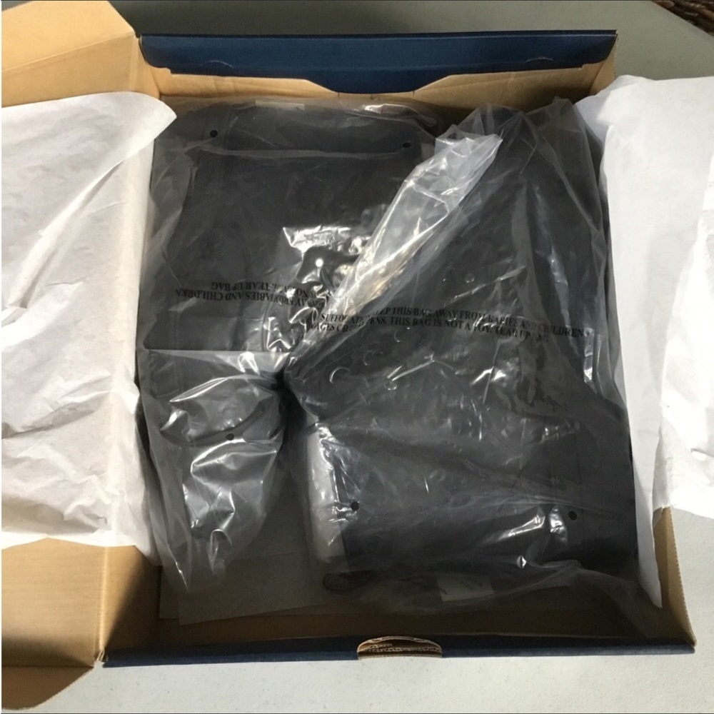 COLE HAAN NWOT LACEUP BLACK WATER PROOF BOOTS FINAL PRICE - Picture 15 of 16